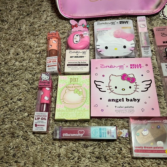 Hello Kitty Makeup Bundle - Picture 6 of 9